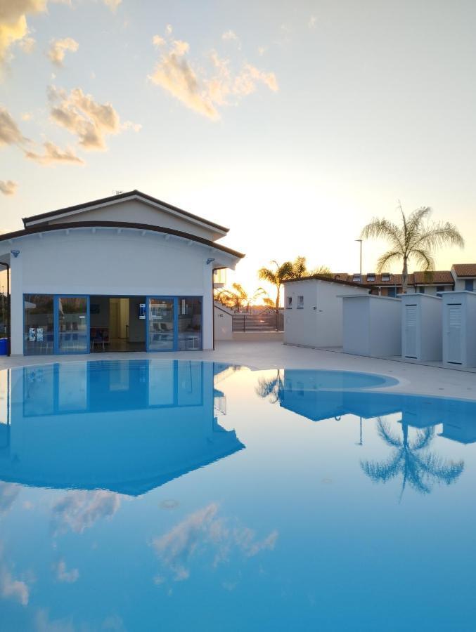 Icaro Residence Apartments With A Beautiful Pool SantʼAgata di Militello Dış mekan fotoğraf
