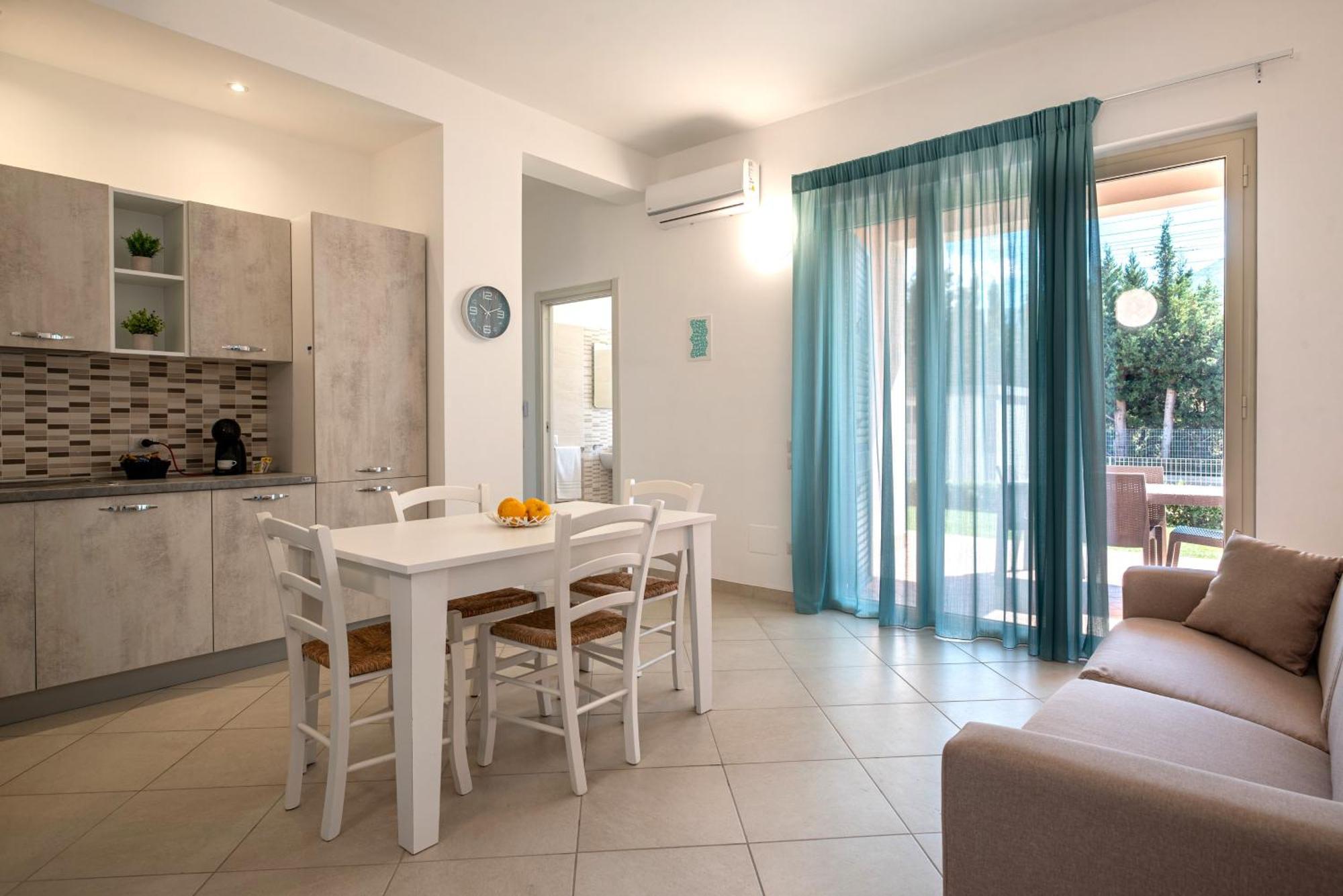 Icaro Residence Apartments With A Beautiful Pool SantʼAgata di Militello Dış mekan fotoğraf