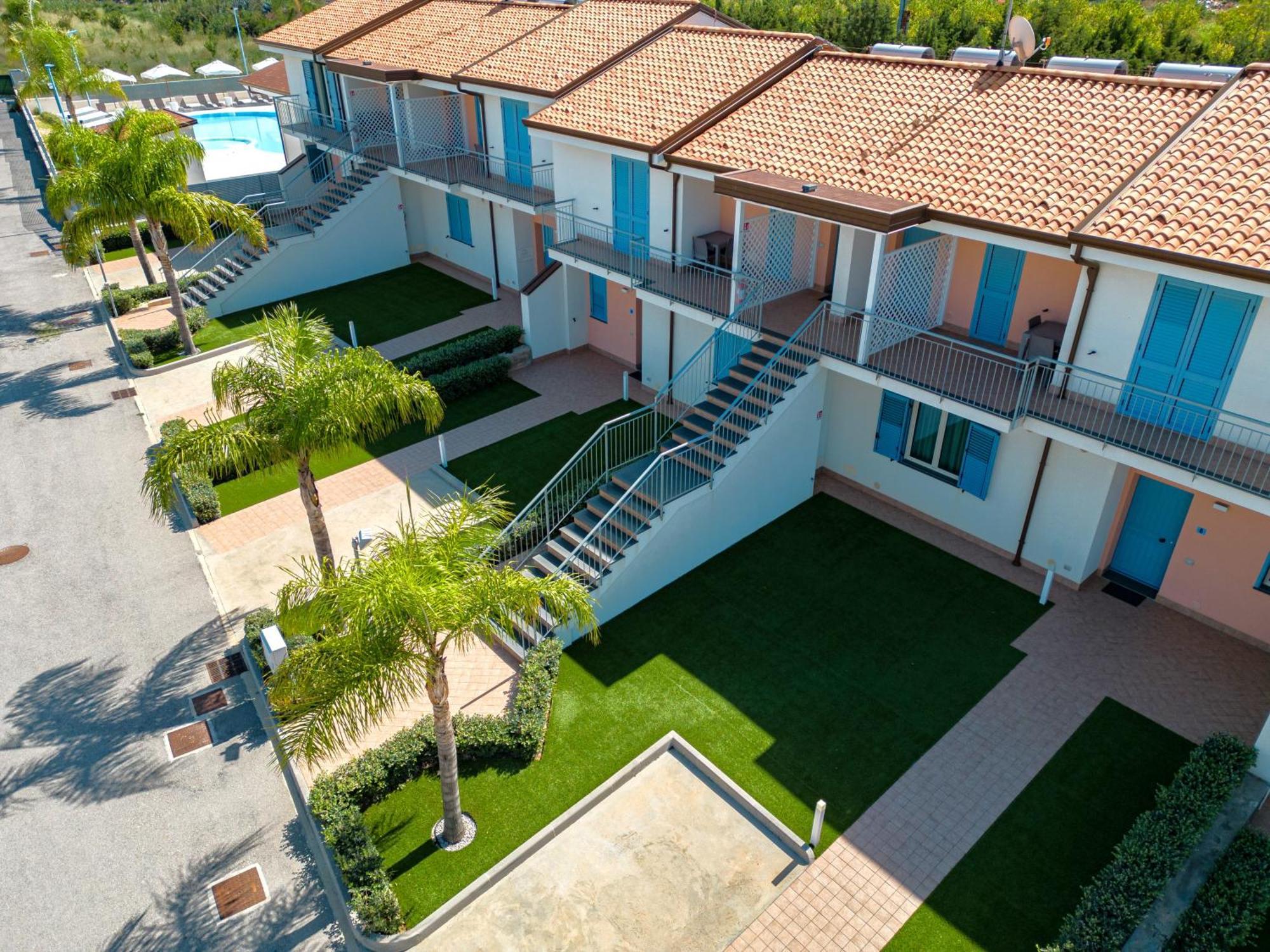 Icaro Residence Apartments With A Beautiful Pool SantʼAgata di Militello Dış mekan fotoğraf