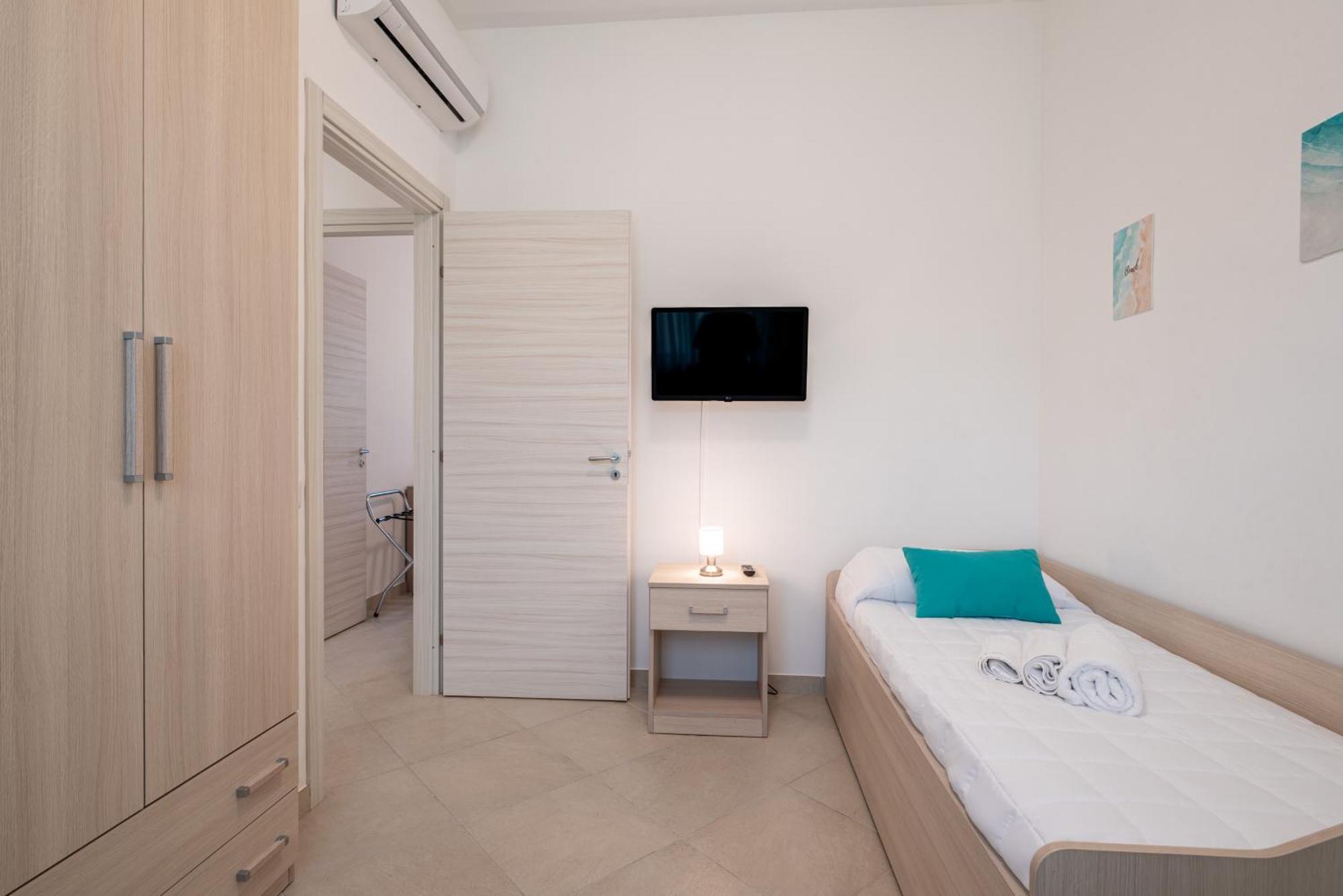 Icaro Residence Apartments With A Beautiful Pool SantʼAgata di Militello Dış mekan fotoğraf