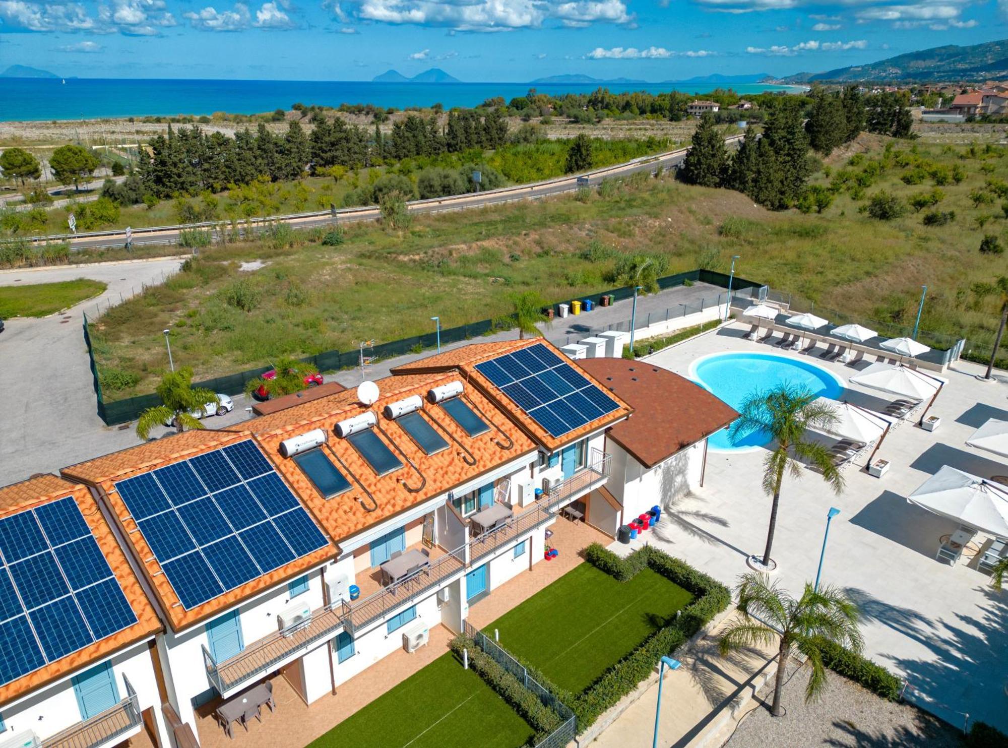 Icaro Residence Apartments With A Beautiful Pool SantʼAgata di Militello Dış mekan fotoğraf