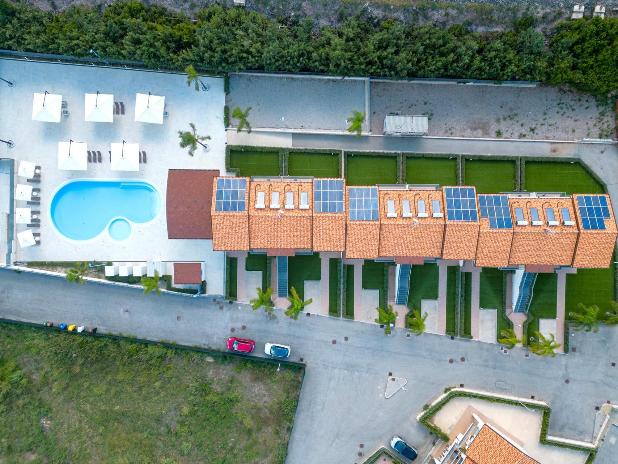 Icaro Residence Apartments With A Beautiful Pool SantʼAgata di Militello Dış mekan fotoğraf