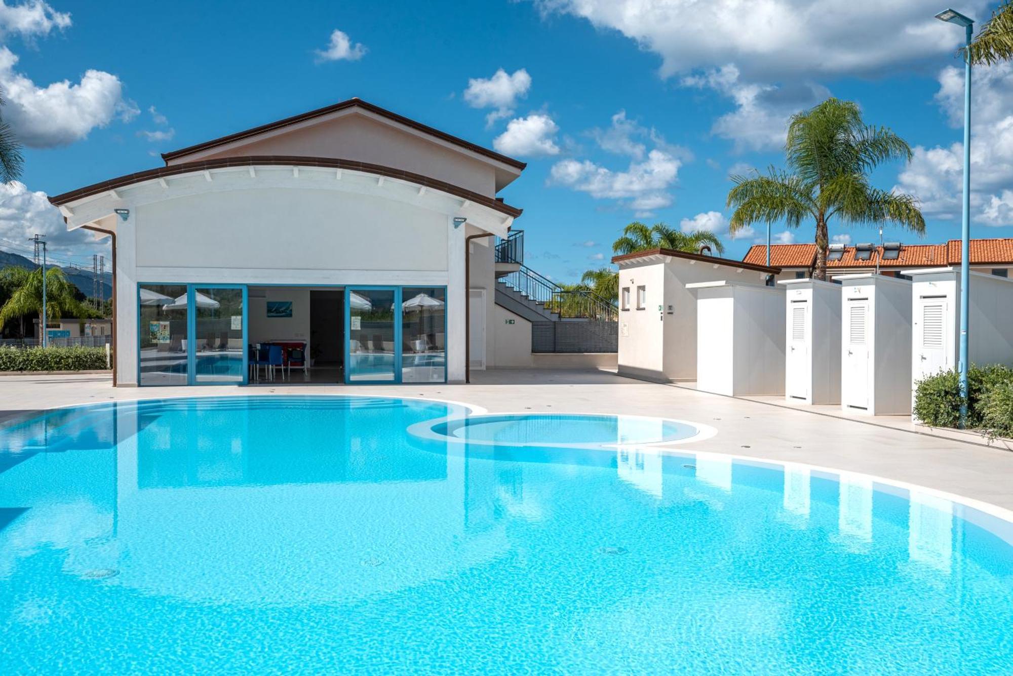 Icaro Residence Apartments With A Beautiful Pool SantʼAgata di Militello Dış mekan fotoğraf