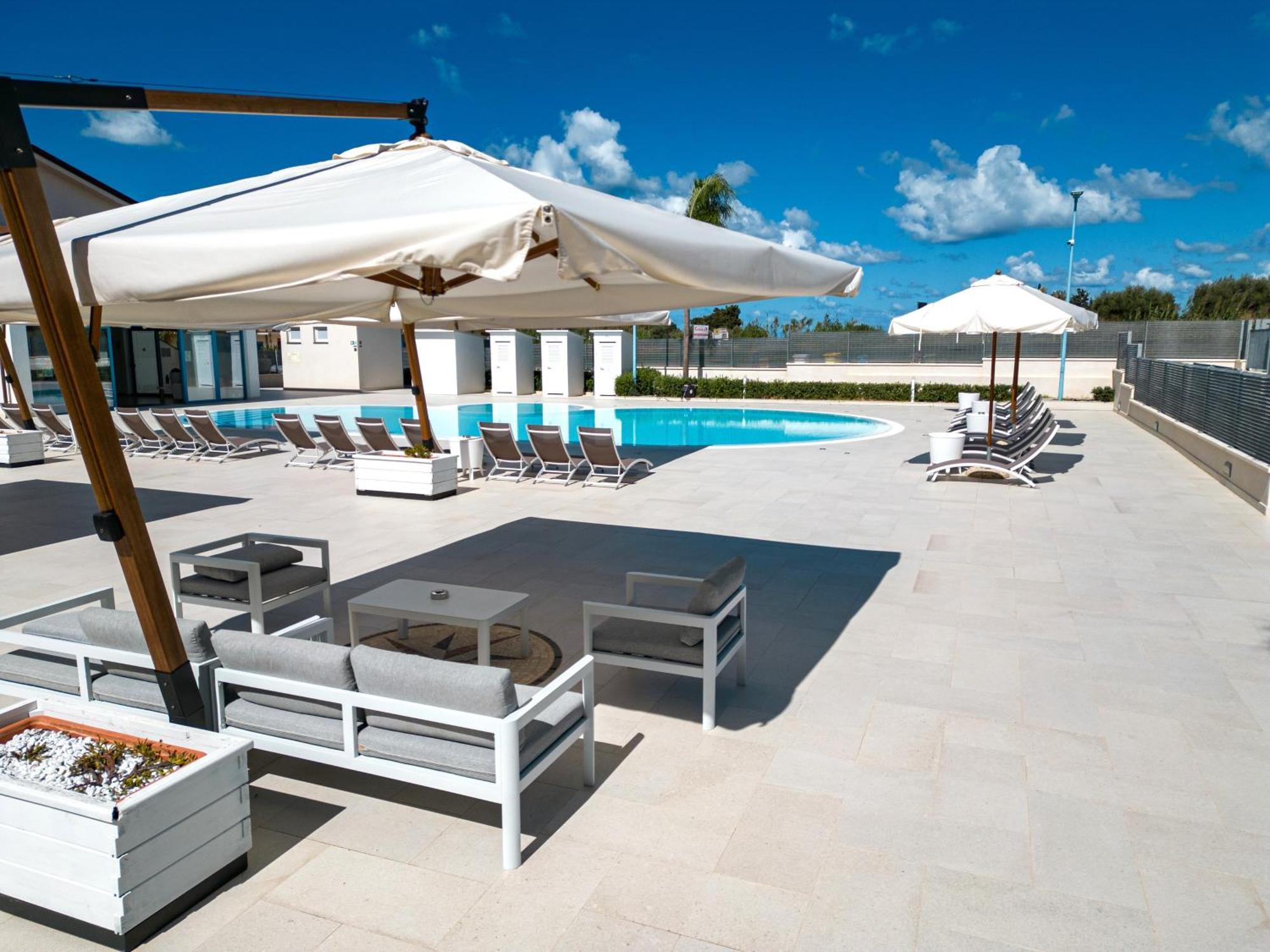 Icaro Residence Apartments With A Beautiful Pool SantʼAgata di Militello Dış mekan fotoğraf