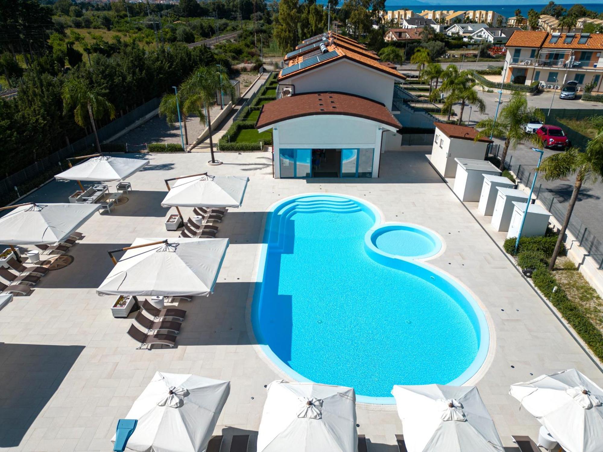 Icaro Residence Apartments With A Beautiful Pool SantʼAgata di Militello Dış mekan fotoğraf