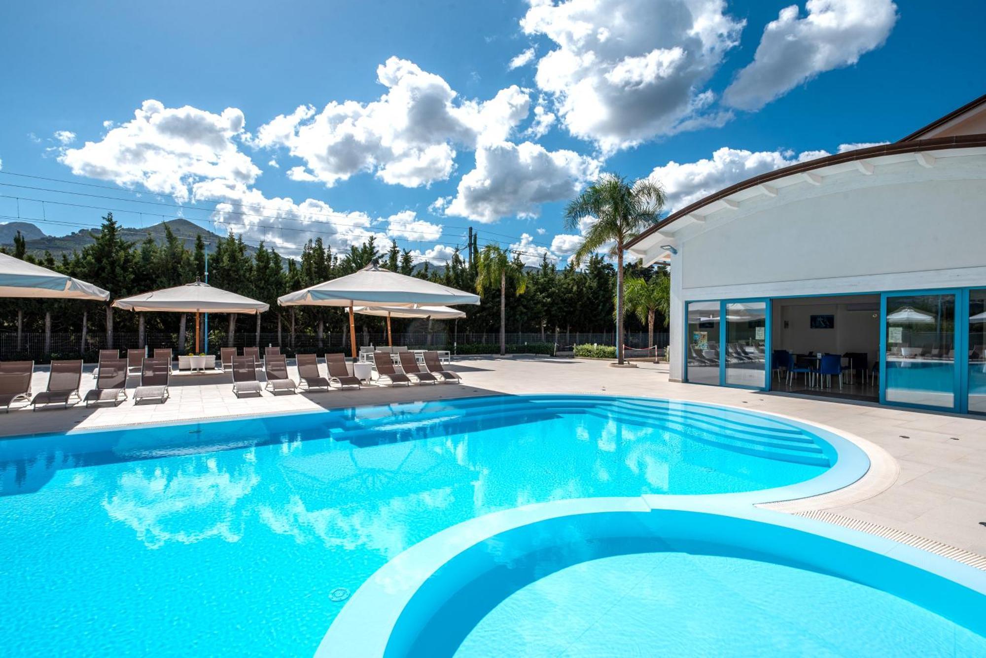 Icaro Residence Apartments With A Beautiful Pool SantʼAgata di Militello Dış mekan fotoğraf