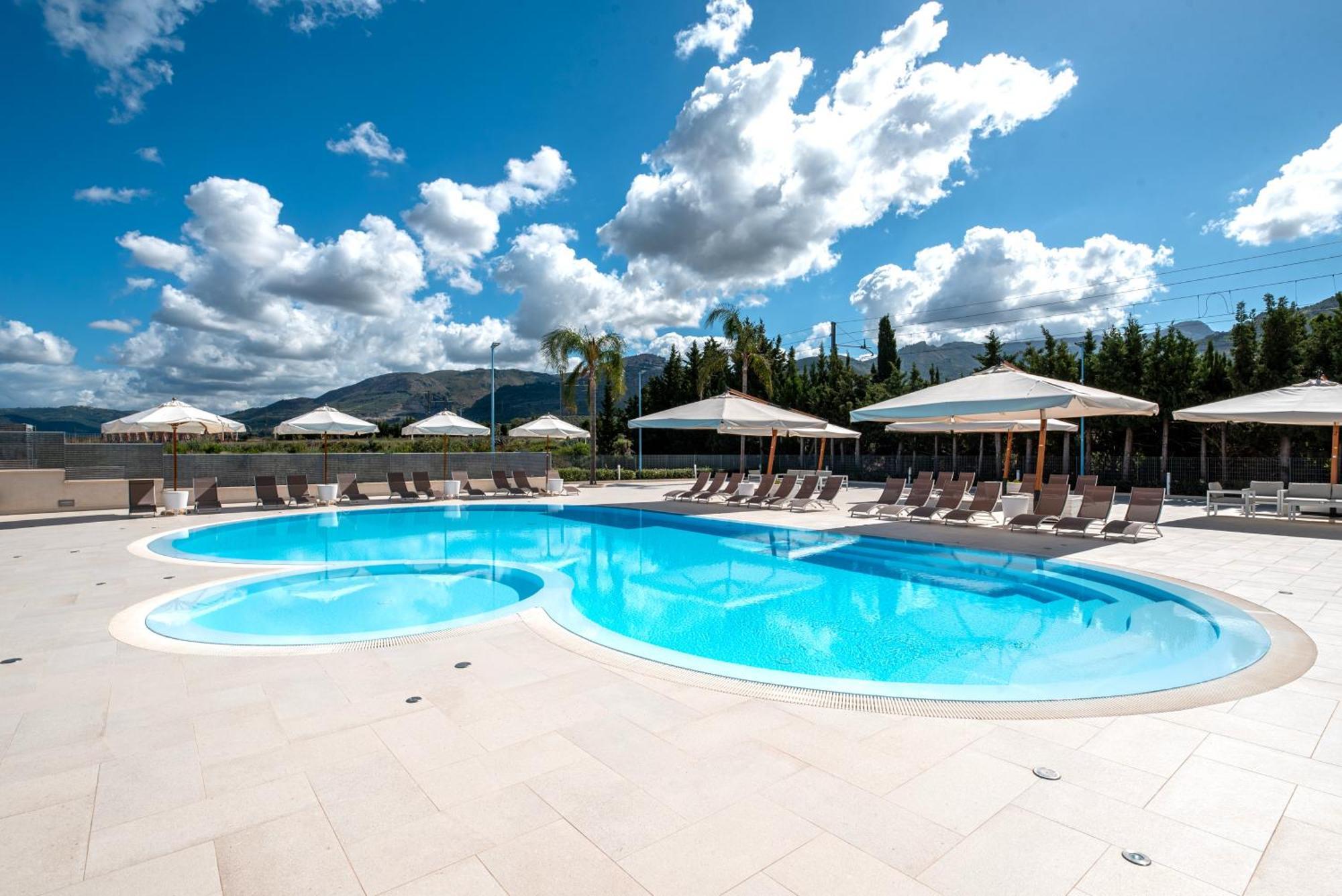 Icaro Residence Apartments With A Beautiful Pool SantʼAgata di Militello Dış mekan fotoğraf