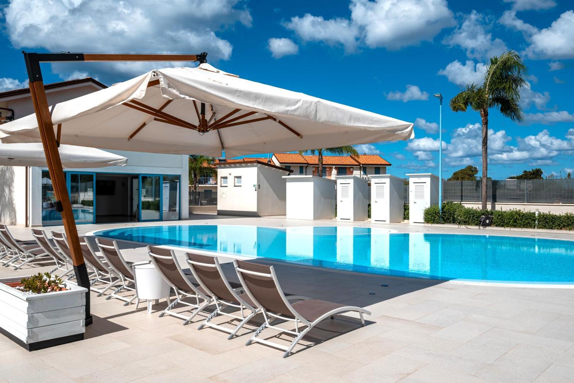 Icaro Residence Apartments With A Beautiful Pool SantʼAgata di Militello Dış mekan fotoğraf