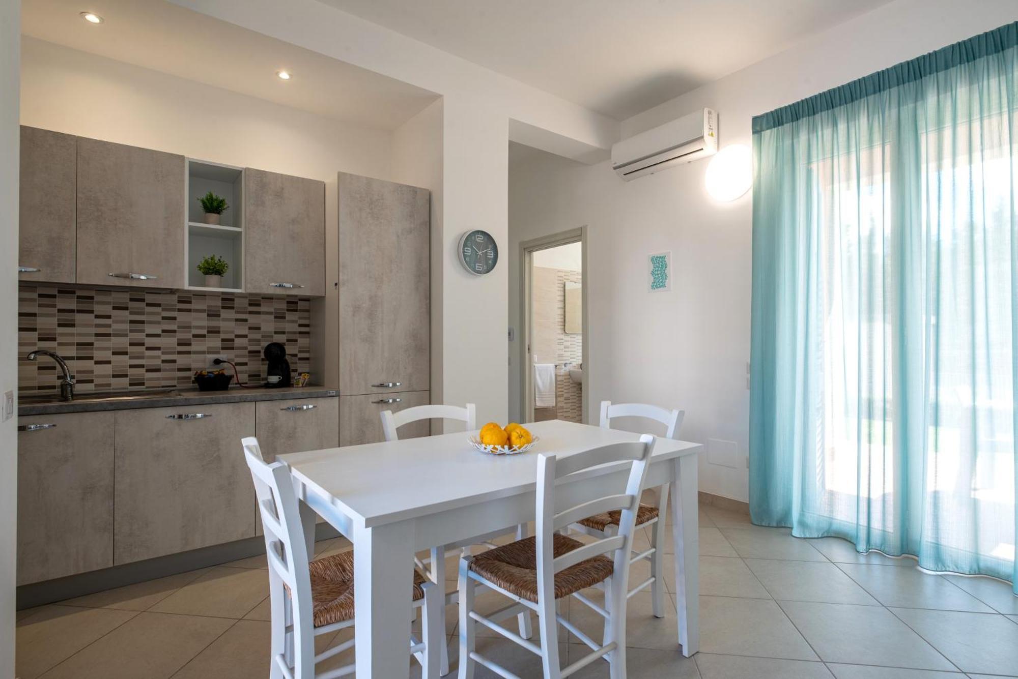 Icaro Residence Apartments With A Beautiful Pool SantʼAgata di Militello Dış mekan fotoğraf
