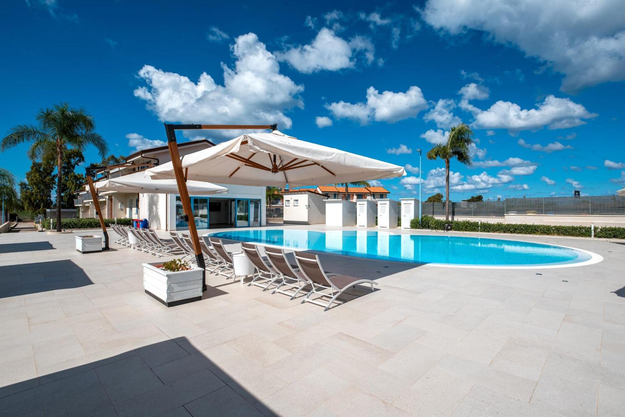 Icaro Residence Apartments With A Beautiful Pool SantʼAgata di Militello Dış mekan fotoğraf