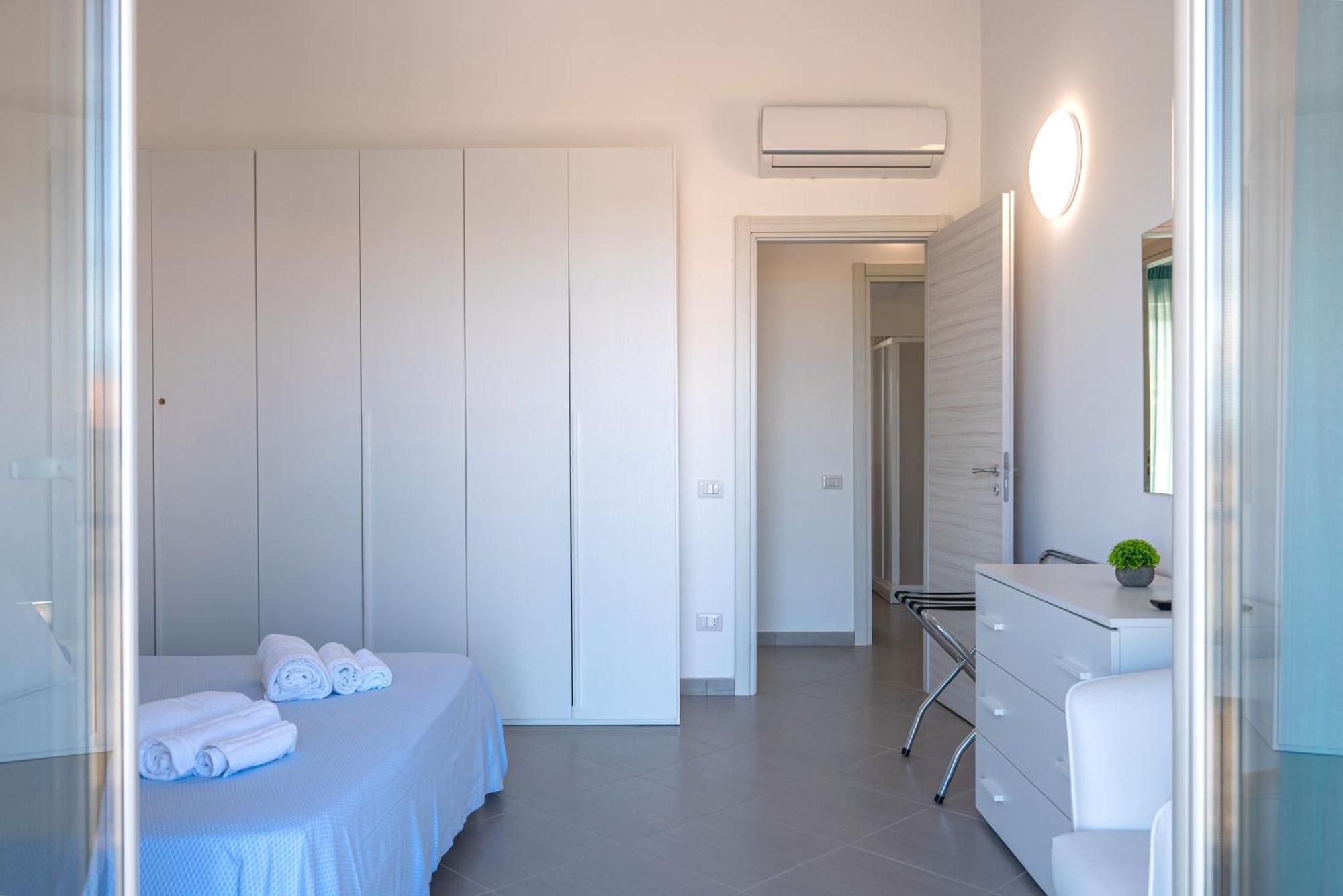 Icaro Residence Apartments With A Beautiful Pool SantʼAgata di Militello Dış mekan fotoğraf