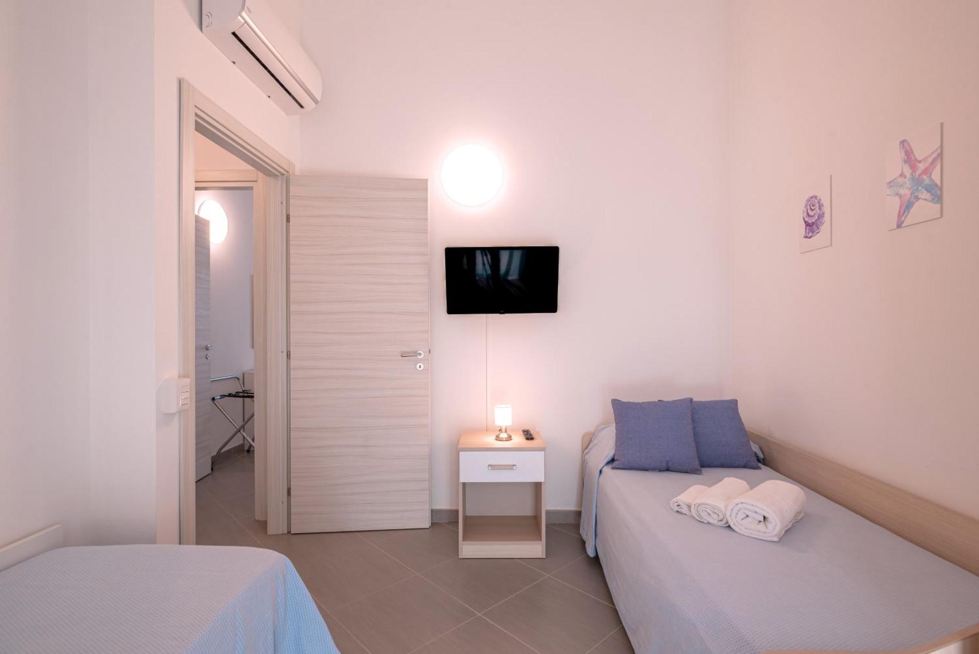 Icaro Residence Apartments With A Beautiful Pool SantʼAgata di Militello Dış mekan fotoğraf