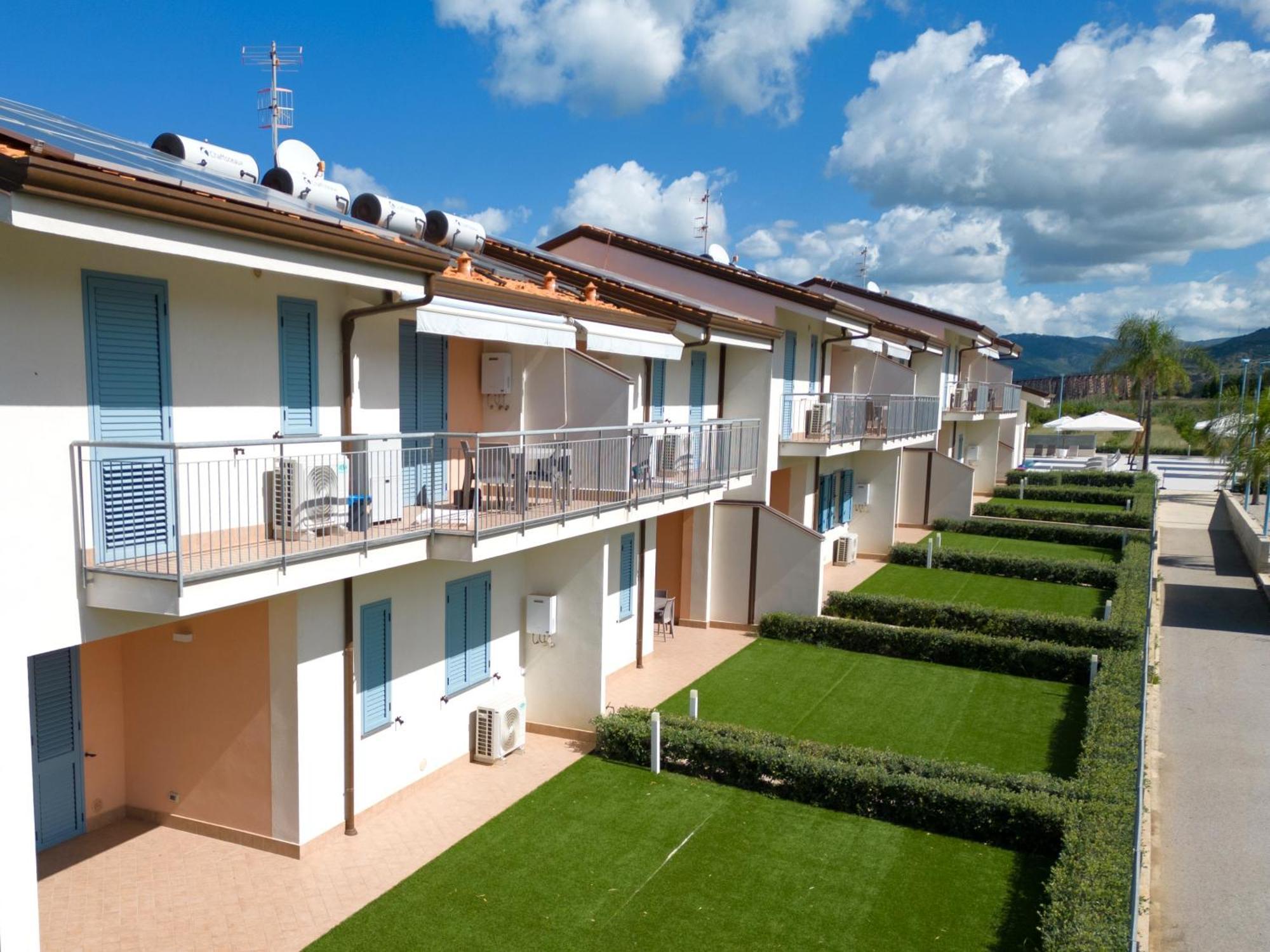 Icaro Residence Apartments With A Beautiful Pool SantʼAgata di Militello Dış mekan fotoğraf